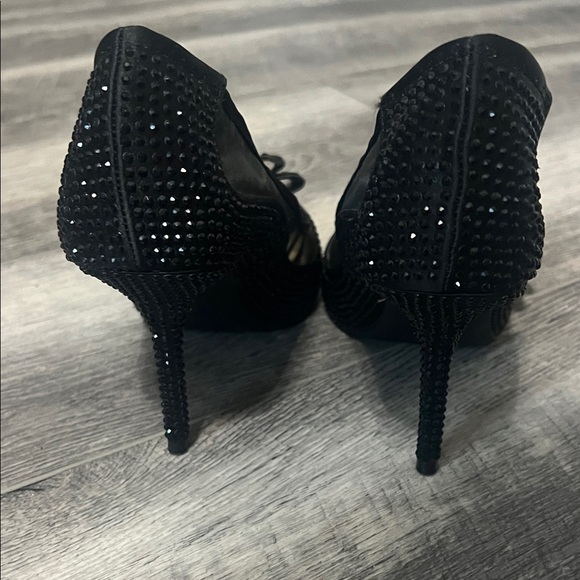 Jessica Simpson Black Heels with Bow and Sequin detail. Perfect holiday heels! - Picture 4 of 5